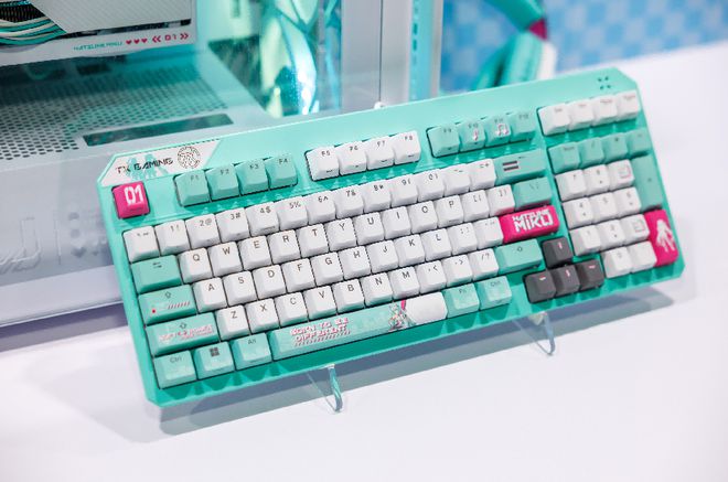 动燃爆二次元！全新外设惊艳亮相开元棋牌ROG×初音未来跨界联(图6)